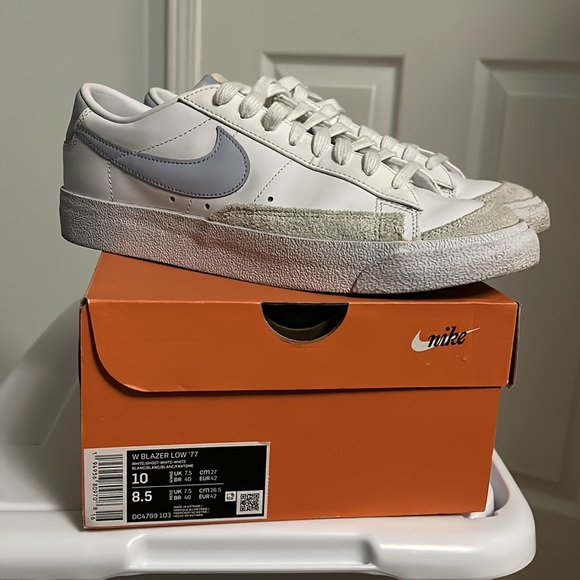 Women’s Nike blazer low ‘77 white ghost - Picture 2 of 13
